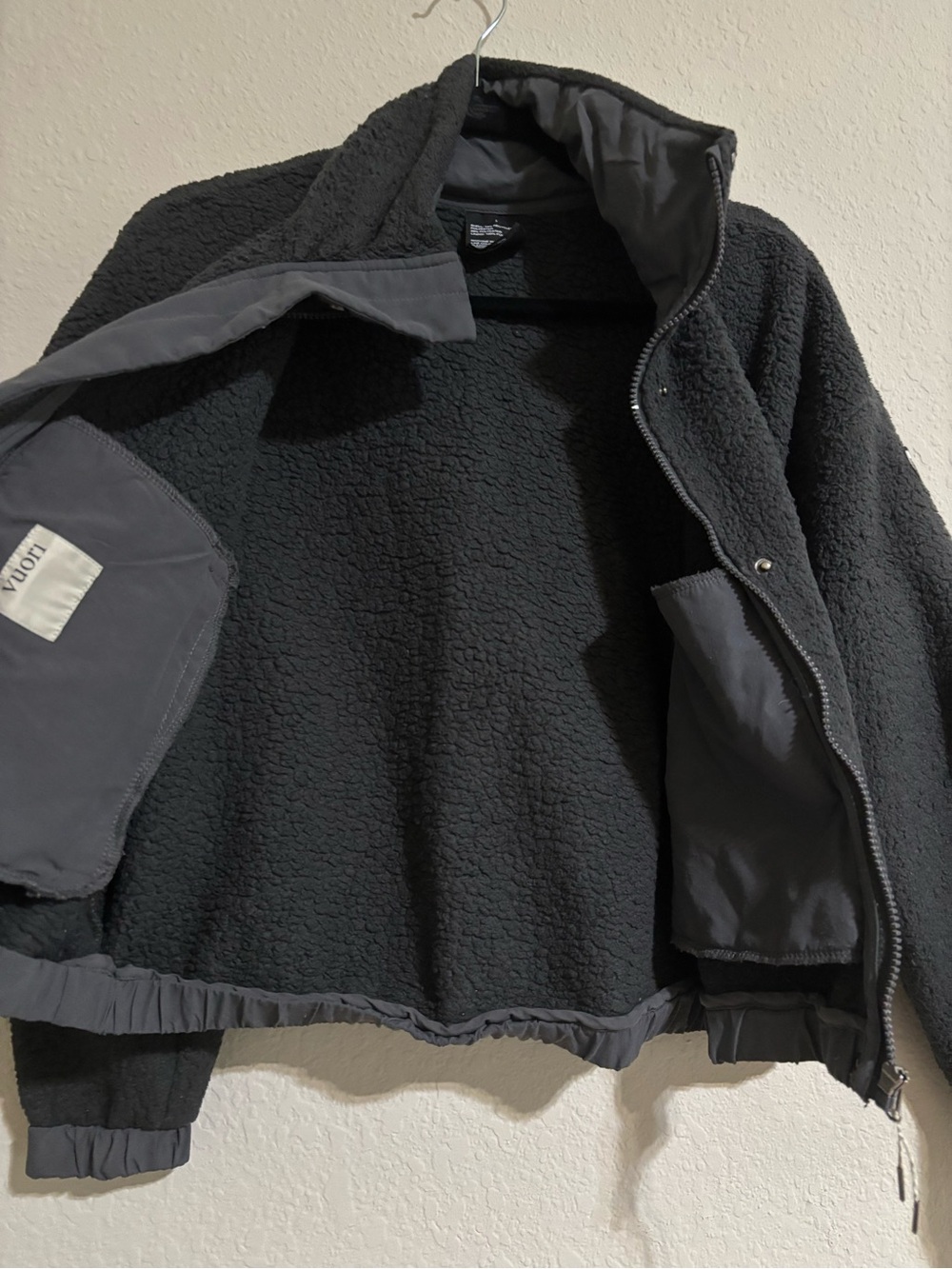 Vuori Women’s Cozy Sherpa Jacket in Graphite - Picture 8 of 9